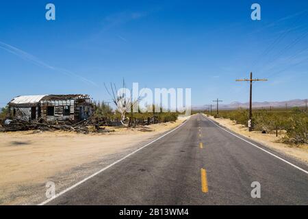 Traversez Kelso, ville fantôme, comté de San Bernardino, Californie, États-Unis Banque D'Images