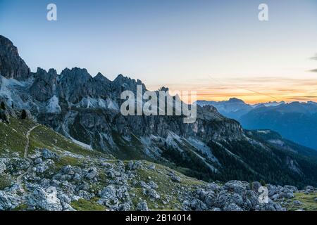 Lever Du Soleil Au Col De Zigolade, Jardin Des Roses, Dolomites, Tyrol Du Sud, Italie Banque D'Images