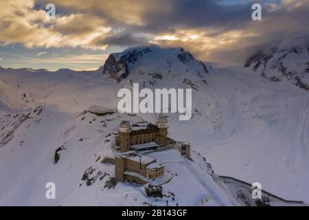 Station de recherche avec l'hôtel le Gornergrat, Zermatt, Suisse Banque D'Images