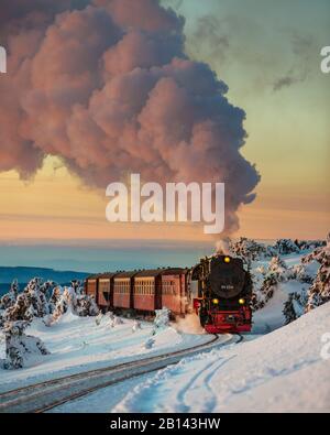 Brockenbahn en hiver avec la neige, Harz, Allemagne Banque D'Images