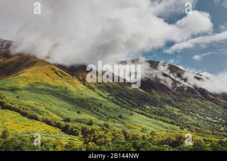 Montagnes de nuages, Glenfinnan, West Highland Line, Highlands, Scotland Banque D'Images