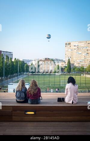 Vue depuis Tempodrom en direction de Anhalter Bahnhof, Kreuzberg, Berlin Banque D'Images