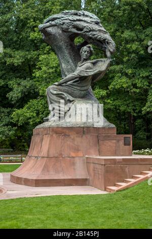 Monument Chopin au parc Lazienki (parc Royal Spa) à Varsovie, Pologne Banque D'Images