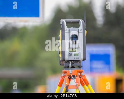 Appareil de mesure laser, construction de routes Banque D'Images