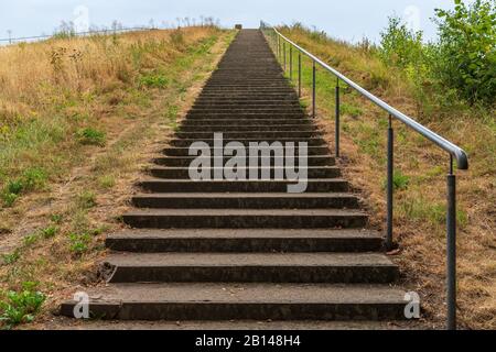 Escaliers jusqu'au point de vue du Nordsternpark, Gelsenkirchen, Rhénanie-du-Nord-Westfalia, Allemagne Banque D'Images