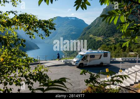 Mobile home, parking, Geiranger fjord Norvège Banque D'Images