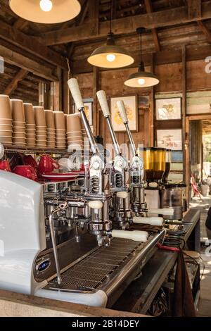 Machine à café professionnelle de gros plan. Banque D'Images