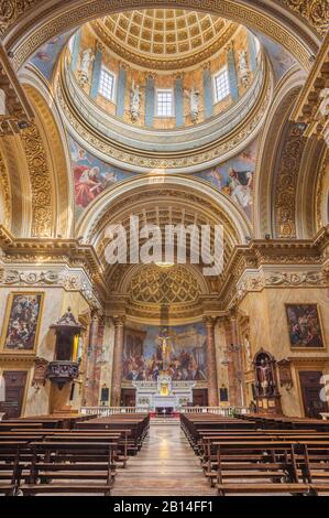 Turin, ITALIE - 16 MARS 2017: La nef de l'église Chiesa di San Massimo Paolo Emilio Volgari (19. Cent.). Banque D'Images