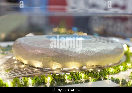 4 Décembre 2017 Moscou, Russie. La maquette du Qatar Foundation Stadium où se dérouleront les matchs de la coupe du monde de la FIFA 2022 au Qatar. Banque D'Images