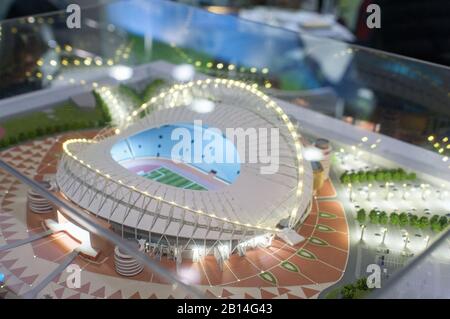 4 Décembre 2017 Moscou, Russie. La maquette du stade international Khalifa au cours duquel les matchs de la coupe du monde de la FIFA 2022 au Qatar seront hel Banque D'Images