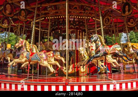 Basingstoke, Royaume-Uni - 1er septembre 2019 : balade dans le parc des expositions Vintage Steam Galloper au salon de vapeur carter, un après-midi d'été ensoleillé à Basingstoke, Hampshi Banque D'Images