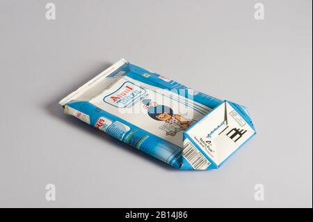 Tamil NADU, INDE - 15 février 2018 : carton Tetrapack pour le lait Banque D'Images