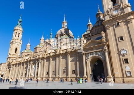 Saragosse, Espagne - 3 mars 2018 : La Cathédrale Basilique del Pilar. Banque D'Images