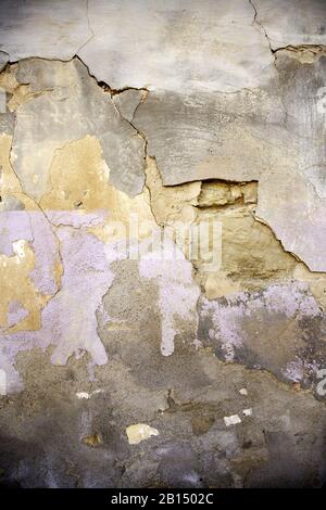 Mur peint décollement, détail du passage du temps, de l'abandon et de la ruine Banque D'Images