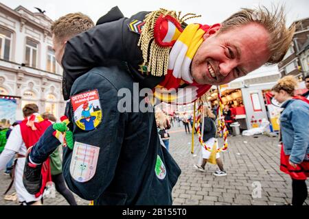 Den Bosch, Pays-Bas. 22 février 2020. Den Bosch, Centre, 22-02-2020, Carnival à Oeteldonk suit des règles strictes. "Une banane est de nouveau à l'extérieur dans une minute". Crédit: Pro Shots/Alay Live News Banque D'Images