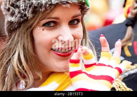 Den Bosch, Pays-Bas. 22 février 2020. Den Bosch, Centre, 22-02-2020, Carnival à Oeteldonk suit des règles strictes. "Une banane est de nouveau à l'extérieur dans une minute". Crédit: Pro Shots/Alay Live News Banque D'Images