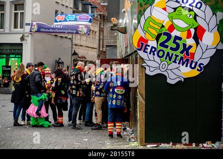 Den Bosch, Pays-Bas. 22 février 2020. Den Bosch, Centre, 22-02-2020, Carnival à Oeteldonk suit des règles strictes. "Une banane est de nouveau à l'extérieur dans une minute". Crédit: Pro Shots/Alay Live News Banque D'Images