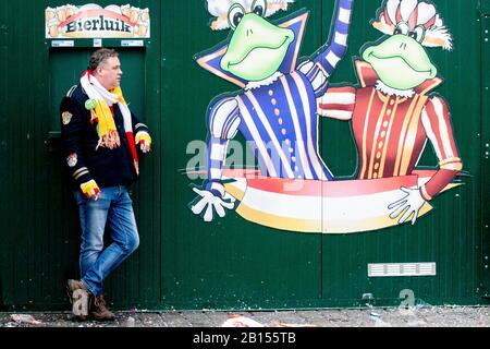 Den Bosch, Pays-Bas. 22 février 2020. Den Bosch, Centre, 22-02-2020, Carnival à Oeteldonk suit des règles strictes. "Une banane est de nouveau à l'extérieur dans une minute". Crédit: Pro Shots/Alay Live News Banque D'Images