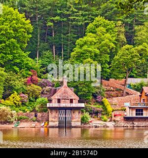 Cottage avec Boathouse sur les rives du lac Rudyard dans le Staffordshire Moorlands Banque D'Images