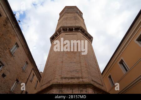 Torre del passero solitario à Recanati, Italie (tour Solitaire Robin à Recanati) Banque D'Images