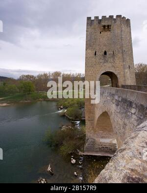 Pont médiéval de Frias sur la rivière Ebro. Burgos, province de Castilla y Leon. Espagne Banque D'Images