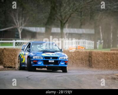 Subaru Impretza sur la scène du rallye au Race Retro Motorsport Show Stoneleigh Park Warwickshire Royaume-Uni. . Banque D'Images