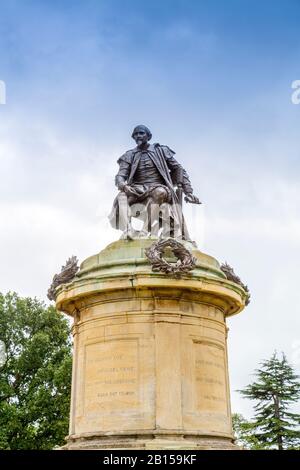 Le monument de Shakespeare conçu par Lord Ronald Gower est entouré de personnages de ses pièces de théâtre, Stratford upon Avon, Warwickshire, Angleterre, Royaume-Uni Banque D'Images