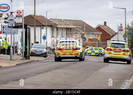 Aveley, Essex, Royaume-Uni. 23 février 2020. Les policiers et les autorités judiciaires enquêtent sur une collision de circulation routière/frappent et courent sur Purfleet Road où un homme dans ses années 50 a été frappé par un véhicule qui n'a pas réussi à s'arrêter. L'homme a été hospitalisé avec des blessures graves, voire mortelles, et la police d'Essex fait appel à des témoins. Crédit: Ricci Fothergill/Alay Live News Banque D'Images