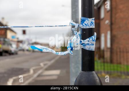 Aveley, Essex, Royaume-Uni. 23 février 2020. Les policiers et les autorités judiciaires enquêtent sur une collision de circulation routière/frappent et courent sur Purfleet Road où un homme dans ses années 50 a été frappé par un véhicule qui n'a pas réussi à s'arrêter. L'homme a été hospitalisé avec des blessures graves, voire mortelles, et la police d'Essex fait appel à des témoins. Crédit: Ricci Fothergill/Alay Live News Banque D'Images