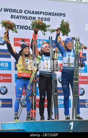 Podium , de gauche dorothea wierer (ita) , roiseland marte osbi (NOR) , oeberg hanna (swe) pendant la coupe du monde IBU Biathlon 2020 - début de masse féminine, biathlon à Anterselva (BZ), Italie, 23 février 2020 Banque D'Images