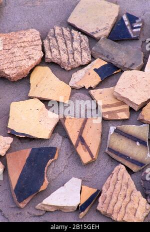 Pot shards à Homolovi II, Homolovi Ruins State Park, Arizona Banque D'Images