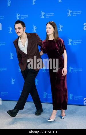 Berlin, Allemagne. 23 février 2020. 70ème Berlinale, Photocall, Competition, Undine: Acteur Franz Rogowski et actrice Paula Beer. Le Festival International du Film a lieu du 20.02 au 01.03.2020. Crédit: Gregor Fischer/Dpa/Alay Live News Banque D'Images