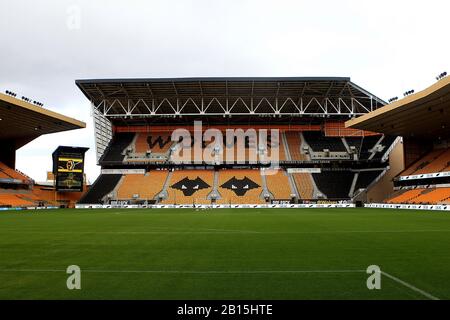 Wolverhampton, Royaume-Uni. 23 février 2020. Vue générale à l'intérieur du stade Molineux avant le lancement. Premier match de ligue, Wolverhampton Wanderers / Norwich City au Molineux Stadium à Wolverhampton le dimanche 23 février 2020. Cette image ne peut être utilisée qu'à des fins éditoriales. Utilisation éditoriale uniquement, licence requise pour une utilisation commerciale. Aucune utilisation dans les Paris, les jeux ou une seule édition de club/ligue/joueur. Pic par Steffan Bowen/Andrew Orchard sports photographie/Alay Live news crédit: Andrew Orchard sports photographie/Alay Live News Banque D'Images