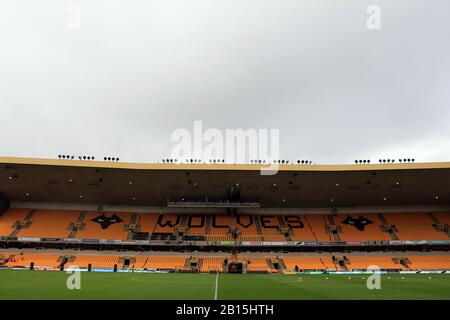 Wolverhampton, Royaume-Uni. 23 février 2020. Vue générale à l'intérieur du stade Molineuxstain avant le lancement. Premier match de ligue, Wolverhampton Wanderers / Norwich City au Molineux Stadium à Wolverhampton le dimanche 23 février 2020. Cette image ne peut être utilisée qu'à des fins éditoriales. Utilisation éditoriale uniquement, licence requise pour une utilisation commerciale. Aucune utilisation dans les Paris, les jeux ou une seule édition de club/ligue/joueur. Pic par Steffan Bowen/Andrew Orchard sports photographie/Alay Live news crédit: Andrew Orchard sports photographie/Alay Live News Banque D'Images