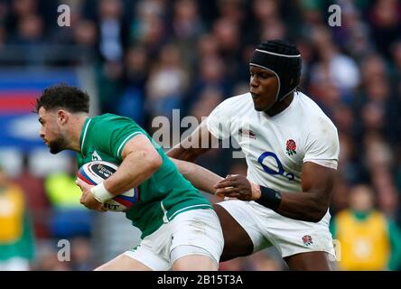 Londres, Royaume-Uni. 23 février 2020. Jacob Stockdale d'Irlande est attaqué par Maro Itoje d'Angleterre pendant Guinness Six nations entre l'Angleterre et l'Irlande au stade de Twickenham, Londres, Angleterre le 23 février 2020 crédit: Action Foto Sport/Alay Live News Banque D'Images