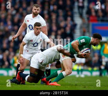 Londres, Royaume-Uni. 23 février 2020. Jacob Stockdale d'Irlande est attaqué par Maro Itoje d'Angleterre pendant Guinness Six nations entre l'Angleterre et l'Irlande au stade de Twickenham, Londres, Angleterre le 23 février 2020 crédit: Action Foto Sport/Alay Live News Banque D'Images