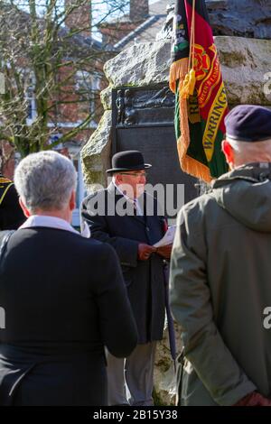 Warrington, Royaume-Uni. 23 février 2020. Rassemblement et service à la statue du portrait de bronze dans le jardin Queen's, place Palmyra, le centre-ville de Warrington est du Lt Colonel W McCarthy O'Leary du South Lancashire Regiment. Le siège de Ladysmith où les Boers et les hauteurs de Tugela devaient être pris. C'était la colline de Pieter dans les hauteurs de Tugela quand le Lt Col McCarthy O'Leary a dirigé le crédit d'accusation : John Hopkins/Alay Live News Banque D'Images