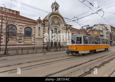 Sofia, Bulgarie - 23 février 2020: La halite est un marché couvert au centre de Sofia, la capitale de la Bulgarie, située sur le boulevard Marie Louise. C'Est Tout Banque D'Images