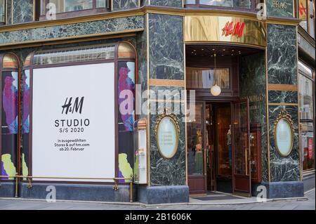 Vienne, Autriche - 19 février 202 : magasin H M dans la ville de Vienne, Autriche Banque D'Images