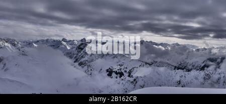 Oberstdorf, Allemagne : panorama depuis le Nebelhorn jusqu'aux Alpes d'Allgäu Banque D'Images