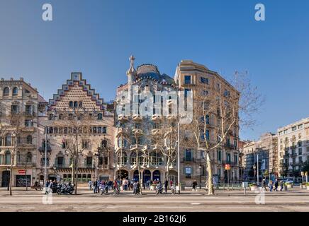 Avenue Passeig de Gracia avec Casa Batllo et Casa Amatller, Barcelone, Catalogne, Espagne Banque D'Images