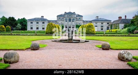 Vue de l'extérieur de Shrugborough Hall près de Stafford, Angleterre Banque D'Images