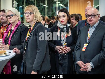 Berlin, Allemagne. 23 février 2020. Les partisans de la CDU suivent le résultat des élections à Hambourg au siège de la CDU, la Konrad-Adenauer Haus. Crédit: Michael Kappeler/Dpa/Alay Live News Banque D'Images