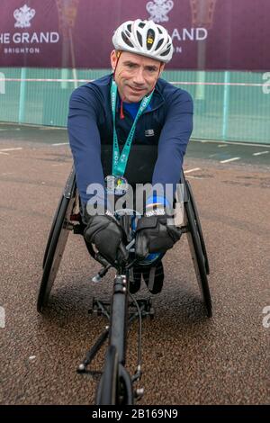 Brighton, Royaume-Uni. 23 Février 2020. Des milliers de coureurs ont rejoint le 30ème Semi-marathon de Brighton à partir de Madeira Drive à 9:30, couvrant un parcours de 13,1 miles à travers la ville et de nombreux de ses monuments. Les courses en fauteuil roulant ont également rejoint une course antérieure. L'événement s'est terminé avec le prix de cerymony aux gagnants tard dans la matinée. L'événement a apporté à la ville une atmosphère festive avec plusieurs routes fermées à la suite de l'événement. (Image De Crédit: © Matt Duckett/Imageslive Via Credit: Zuma Press, Inc./Alay Live News Banque D'Images