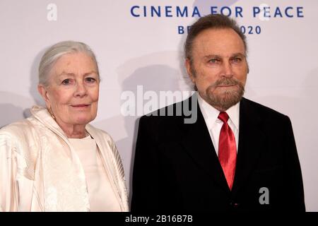 23 février 2020, Berlin: 70ème Berlinale, le Cinéma pour la paix Gala: L'actrice Vanessa Redgrave et son époux acteur Franco Nero . Le Festival International du Film a lieu du 20.02 au 01.03.2020. Photo: Britta Pedersen/dpa-zentralbild/dpa Banque D'Images