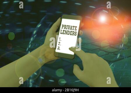 Panneau texte indiquant les prêteurs privés. Photo d'entreprise présentant une démonstration ou une organisation qui prête de l'argent à montrer Banque D'Images