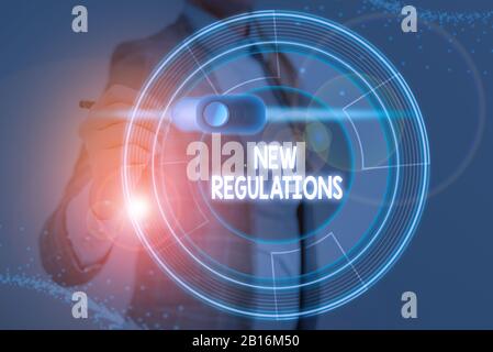 Note écrite montrant les nouvelles réglementations. Concept d'affaires pour les règles établies par un gouvernement ou une autorité afin de contrôler Banque D'Images