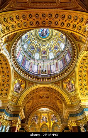 Dôme intérieur de la basilique Saint-Étienne, Budapest, Hongrie Banque D'Images