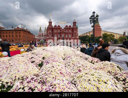 Exposition De Fleurs, Musée Historique D'État, Place Manezhnaya, Moscou, Fédération De Russie Banque D'Images