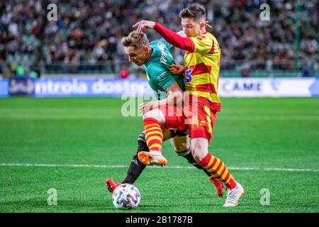 Arvydas Novikotas de Legia Warszawa (L) et Tomas Prikryl de Jagiellonia Bialystok (R) sont considérés en action lors du match de Ligue PKO Ekstraklasa entre Legia Warszawa et Jagiellonia Bialystok au stade municipal du maréchal Jozef Pilsudski Legia Varsovie. (Note Finale; Legia Warszawa 4:0 Jagiellonia Bialystok) Banque D'Images